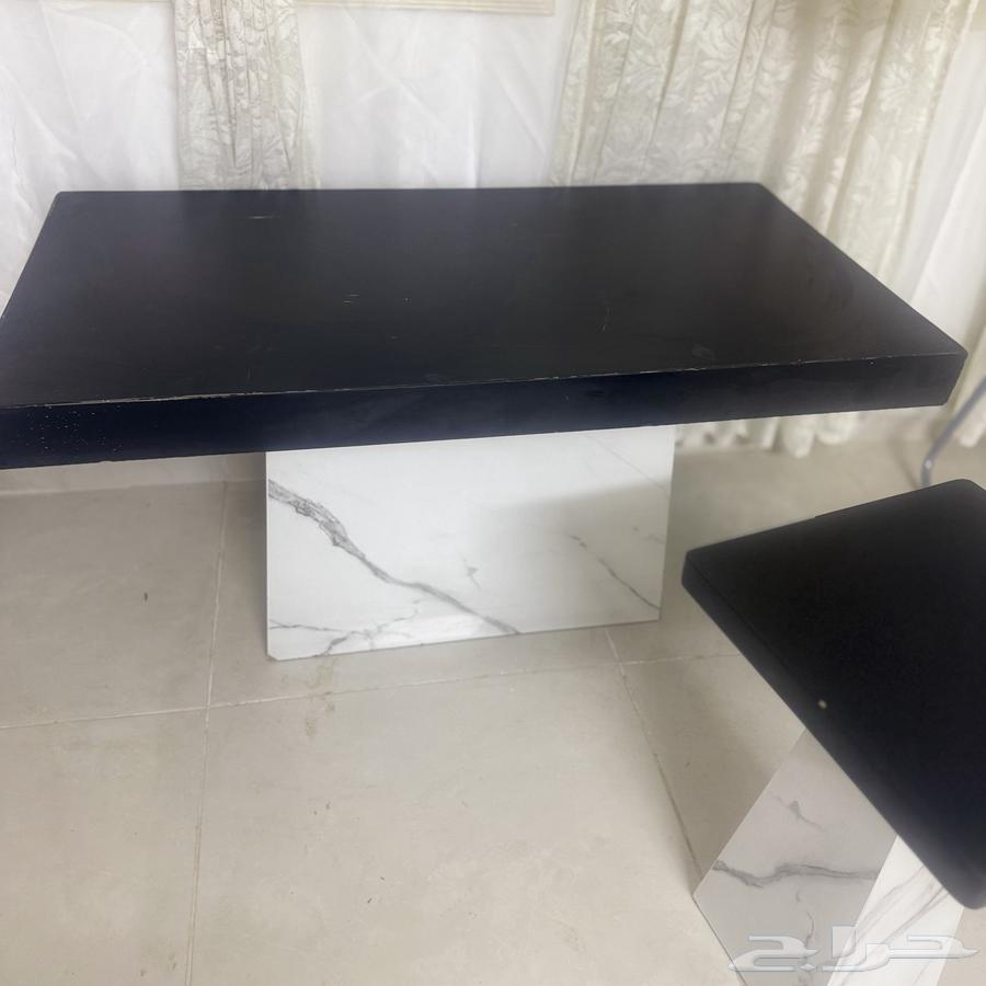 طاولات وحده كبيره والثانيه صغيره تقبل المحل ووبيعهم64401091593217110