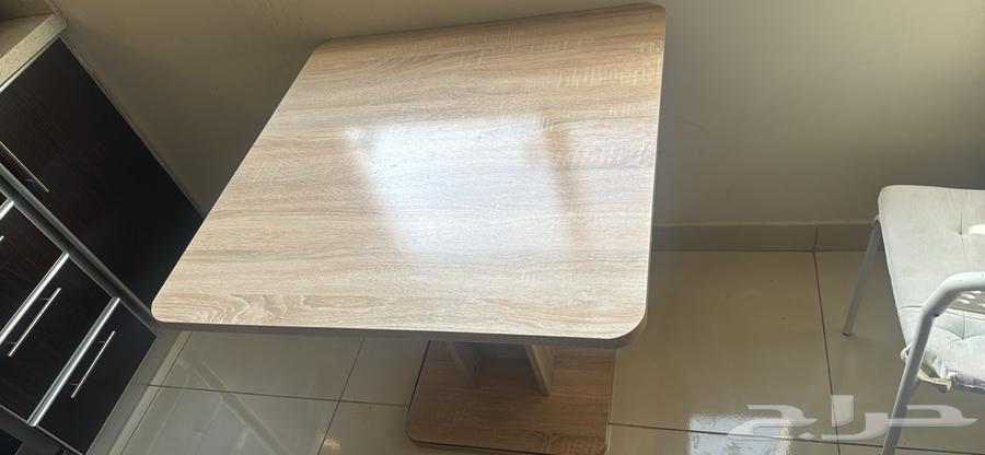 طاولة خشبية للبيع بسعر 100 ريال64400327758593111