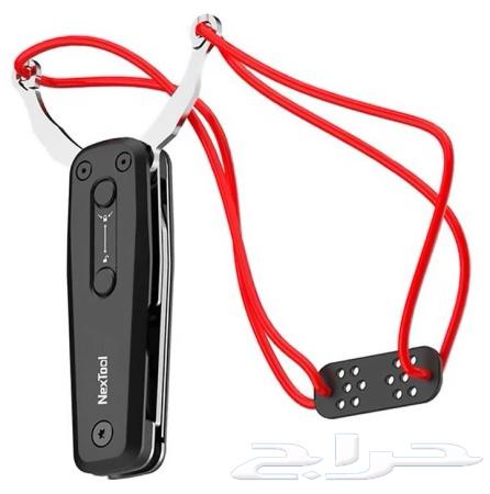 Nabila with a very sharp knife, excellent for hunting64396323732611111