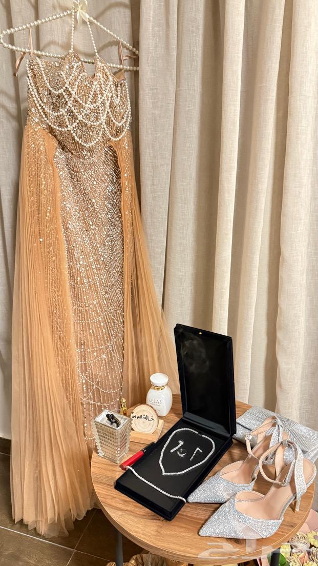 فستان مقاسم مديم للبيع لبس مرا وحده فقط وكعب فضي64395379293186110