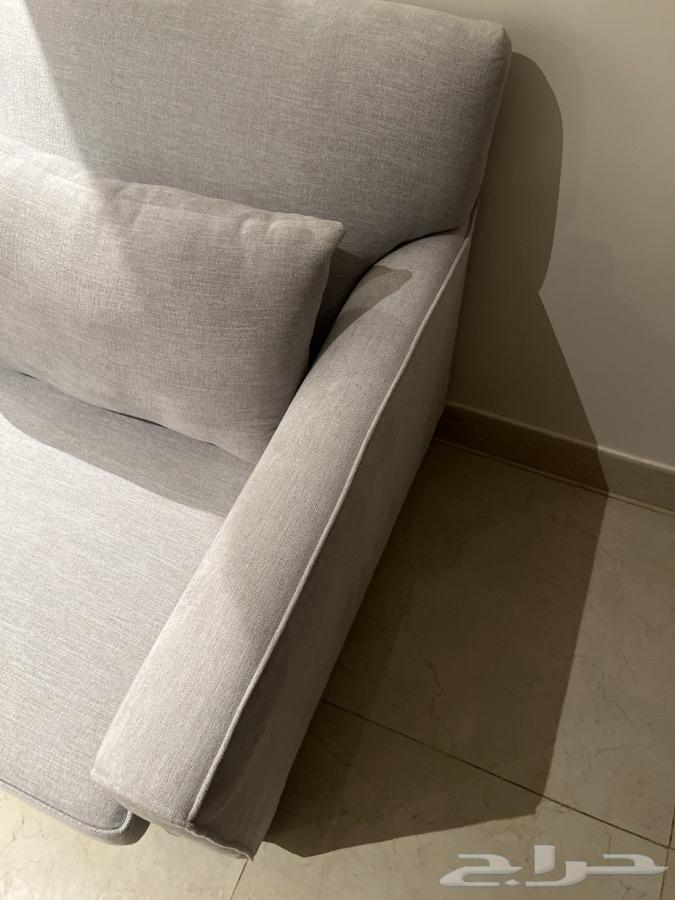 Light-colored square chair64386473083009111