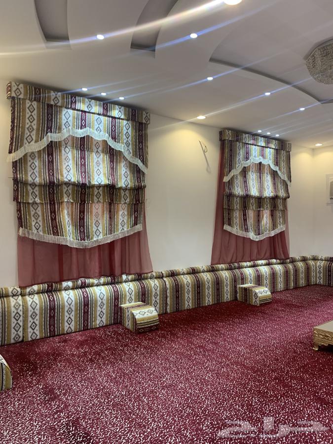 للبيع مساند جديده مع 3 ستاير  وفرشها64396463959809110