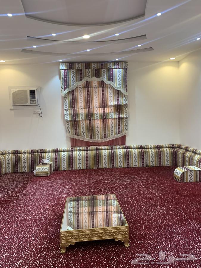 للبيع مساند جديده مع 3 ستاير  وفرشها64396463959809113