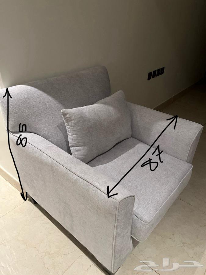 Light-colored square chair64386473083009114