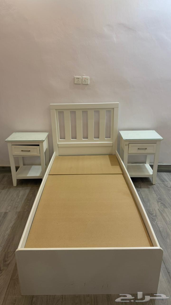 Single sleeping and styling chair64393444946307111