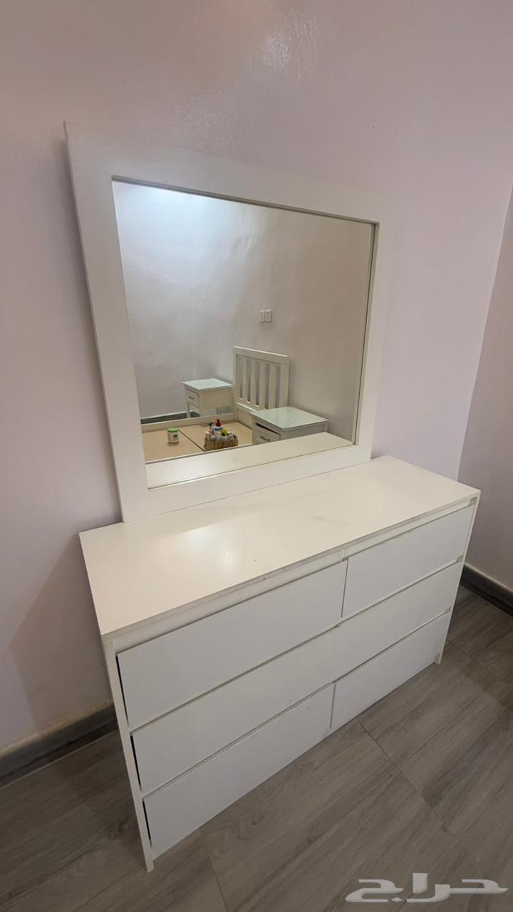 Single sleeping and styling chair64393444946307110