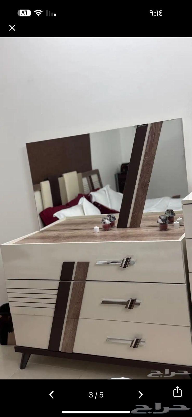 Bed, tables, and dresser64397659001345112