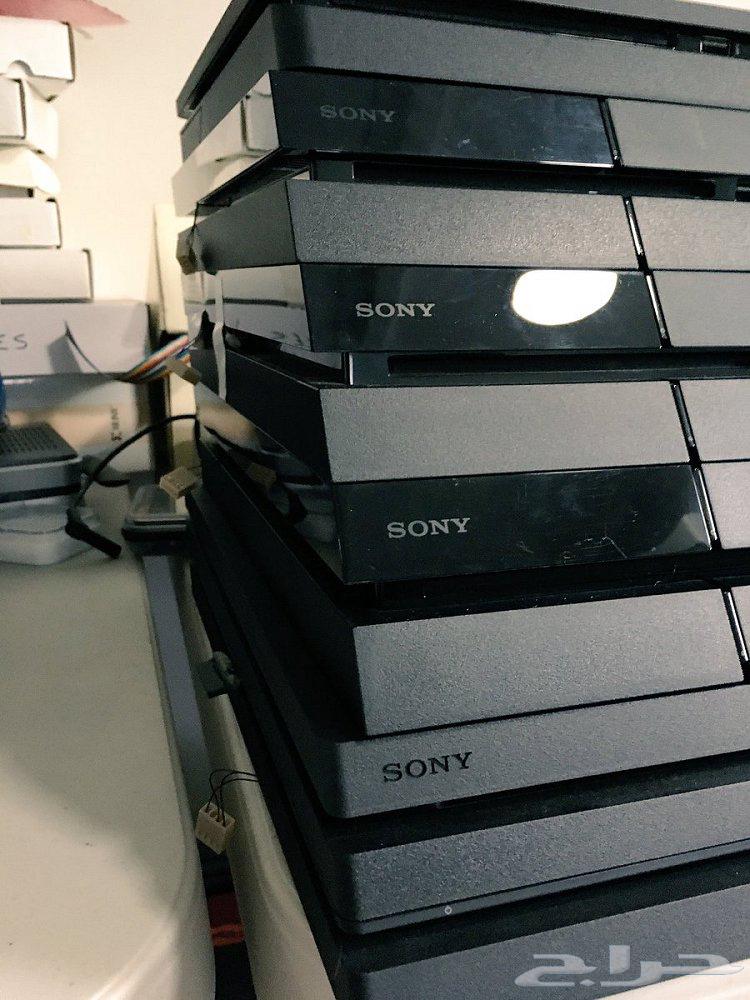 أجهزة بلايستيشن 4 مهكرة مع ملحقاتها64393211046275111