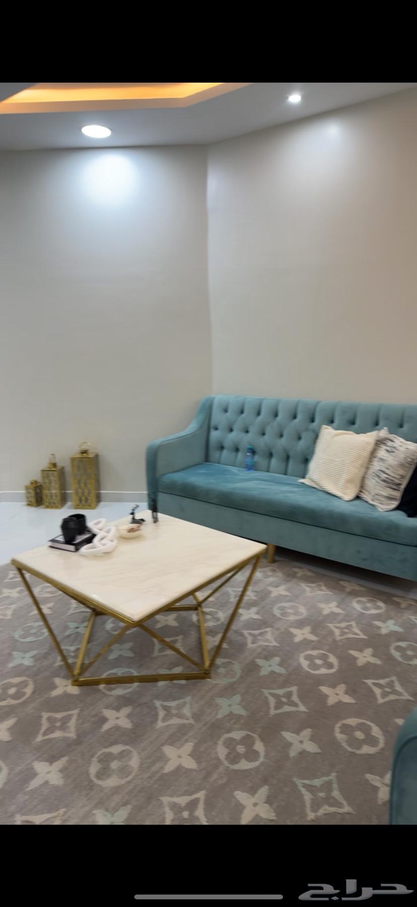 كنب 7 نفر مع طاولات ذهبي استيل64398673048578111