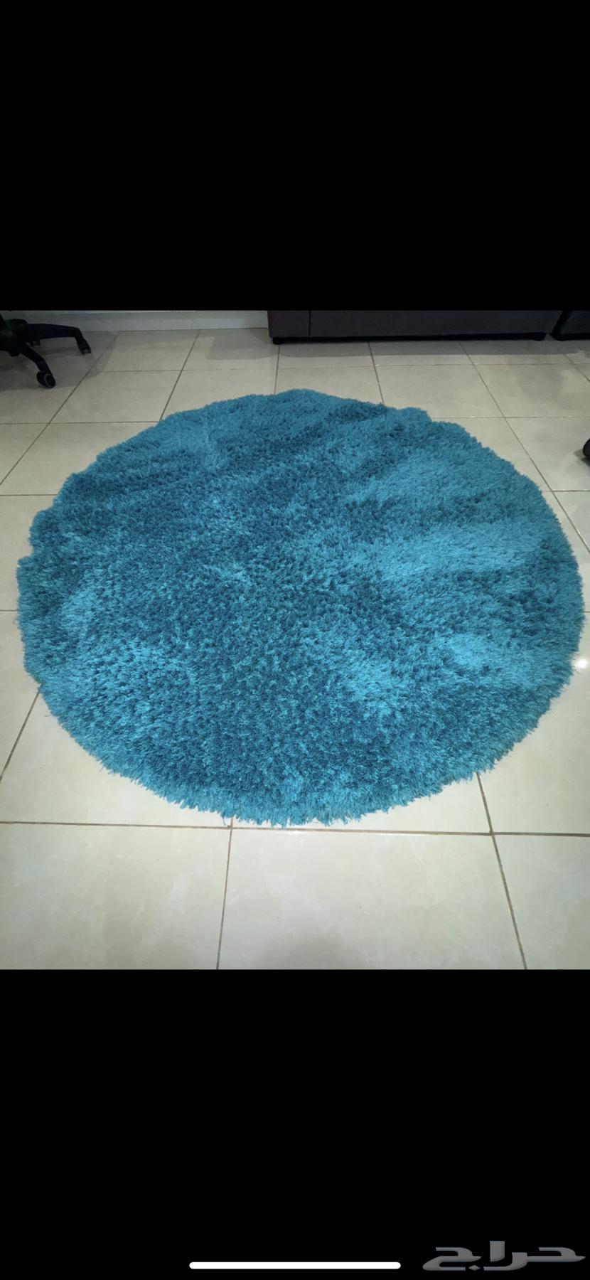 Circular blue sky-colored mat with a diameter of one and a half meters64394786629763110