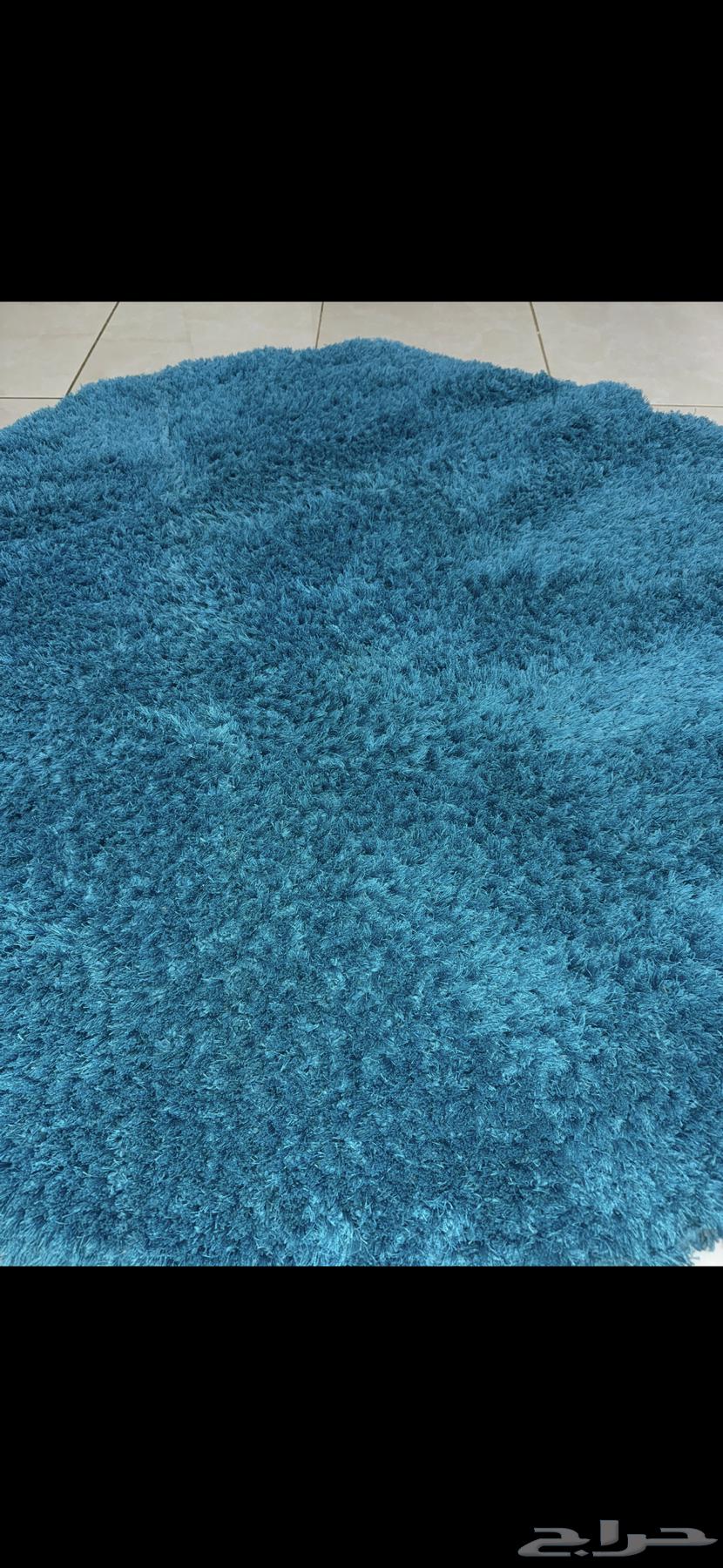 Circular blue sky-colored mat with a diameter of one and a half meters64394786629763112