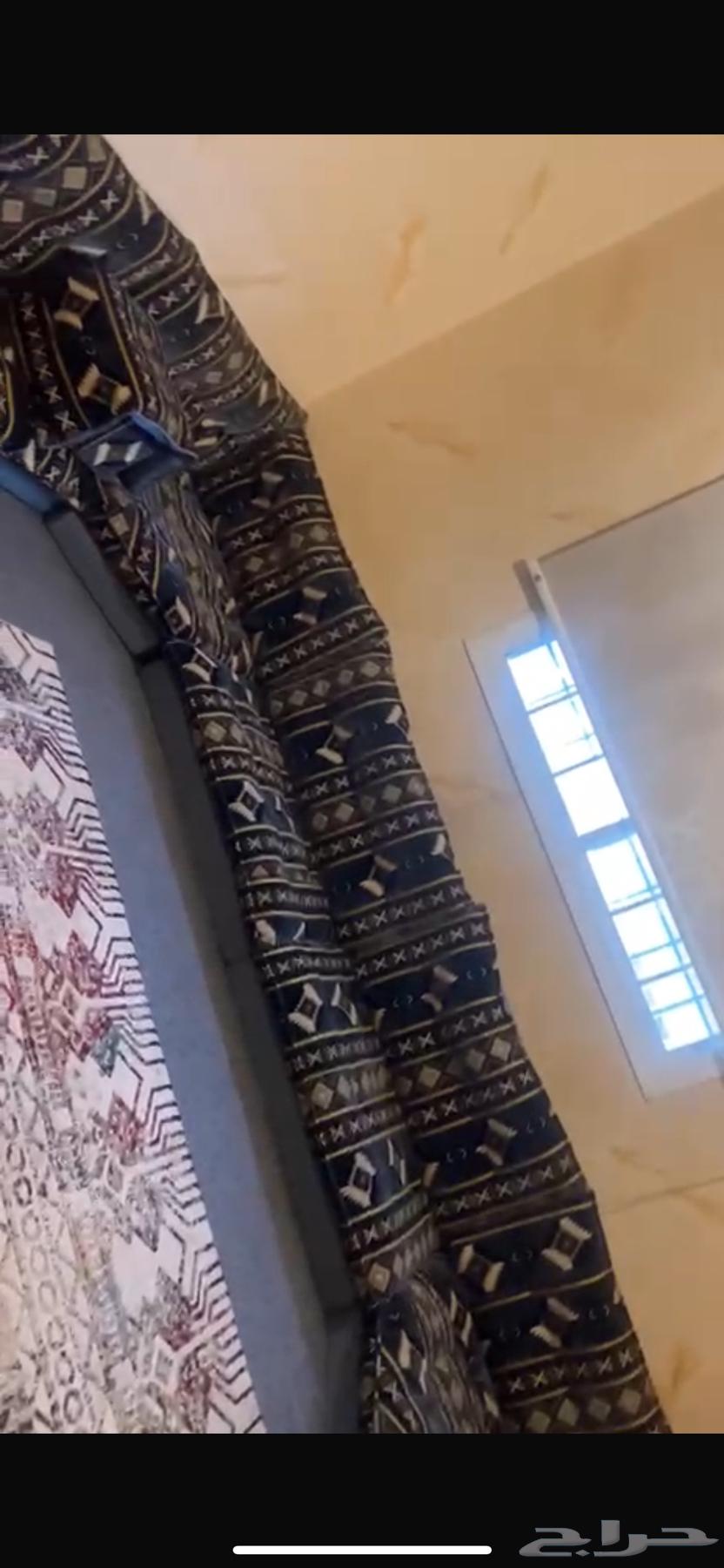 للبيع مجلس كنب ارضي شبه جديد64400786089987111