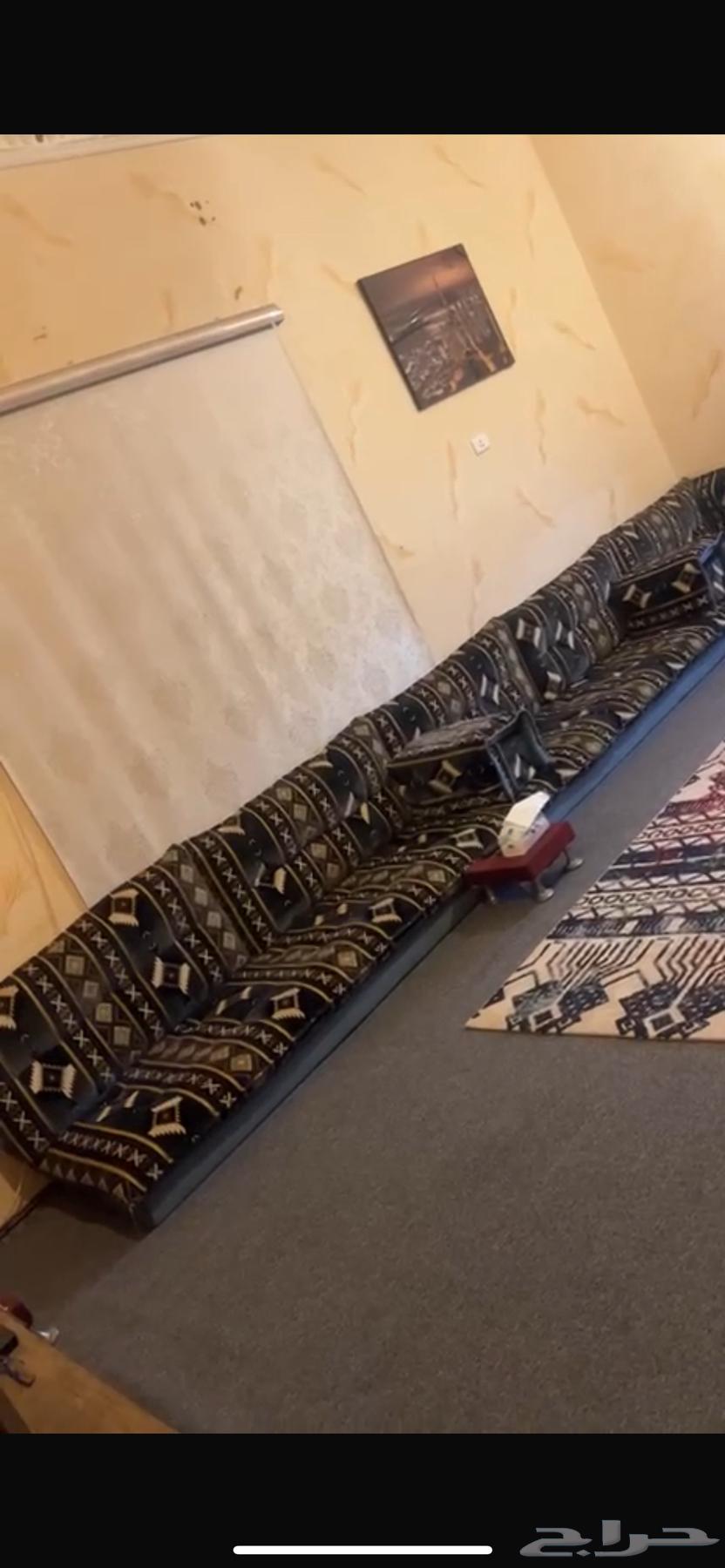 للبيع مجلس كنب ارضي شبه جديد64400786089987112