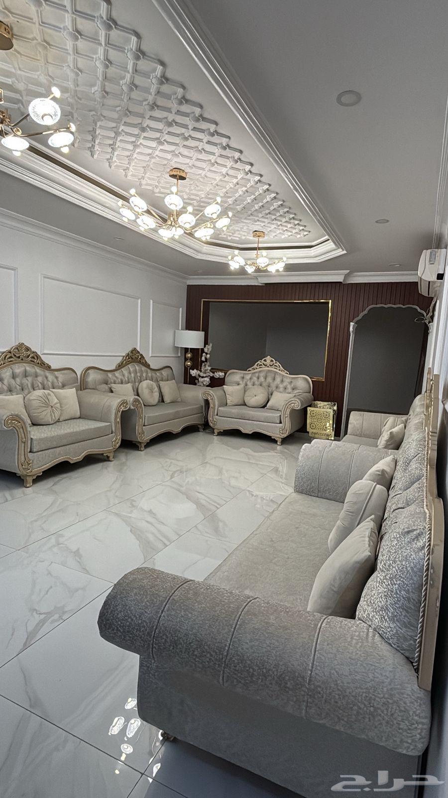 كنب يتسع ل 13 شخص البيع مستعجل والسوم واصل 100064399842491009111