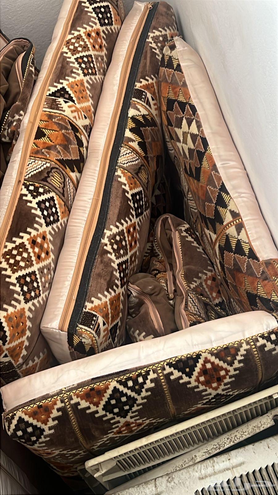 للبيع مجلس كنب ارضي شبه جديد64400786089987110