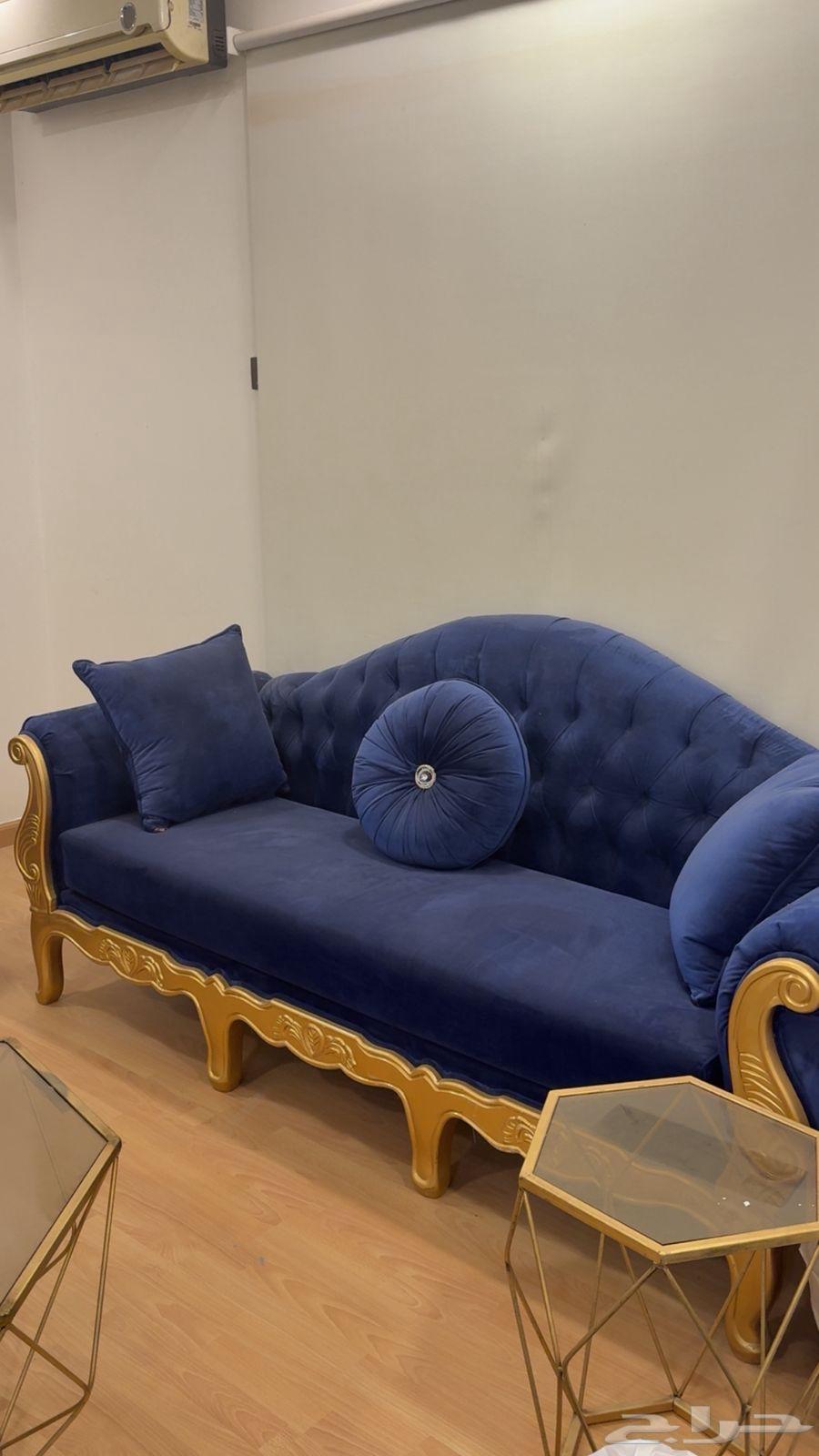 Sofas and tables64394951464833110