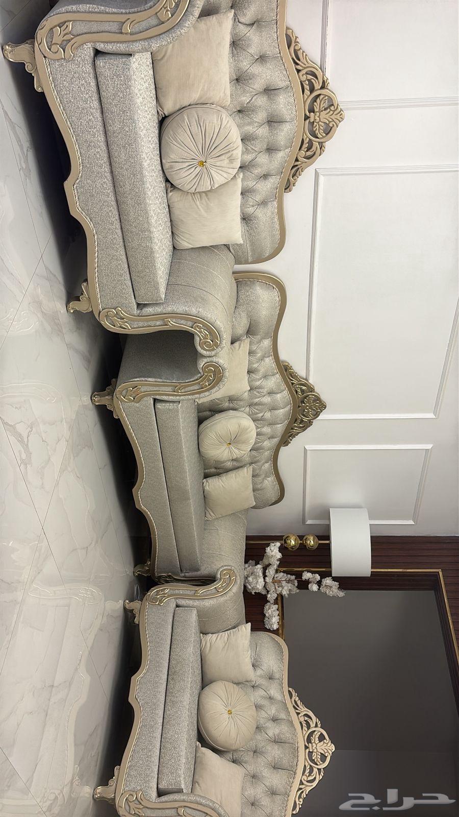 كنب يتسع ل 13 شخص البيع مستعجل والسوم واصل 100064399842491009113