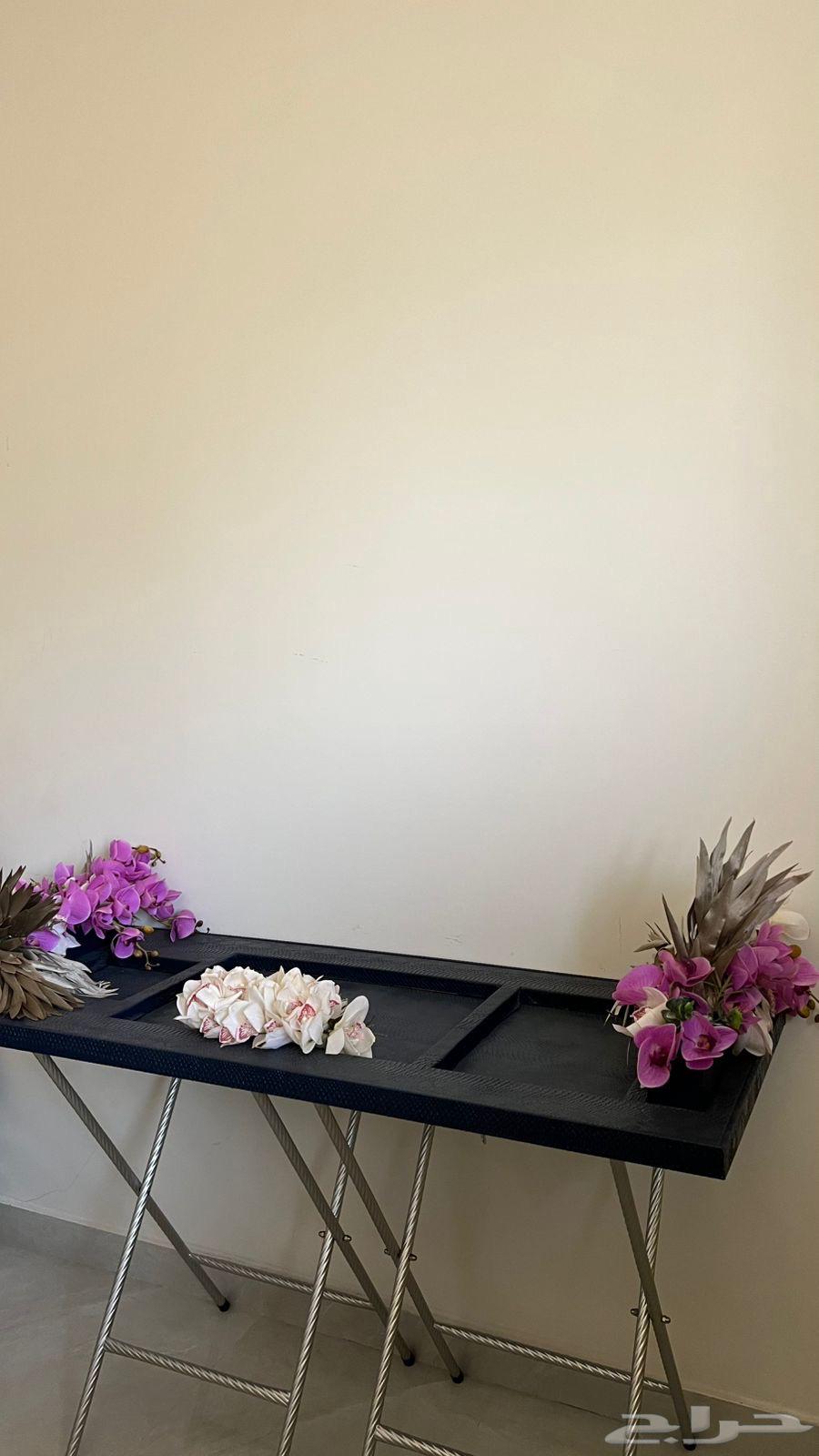 Blue leather table with network pattern64398395896449110