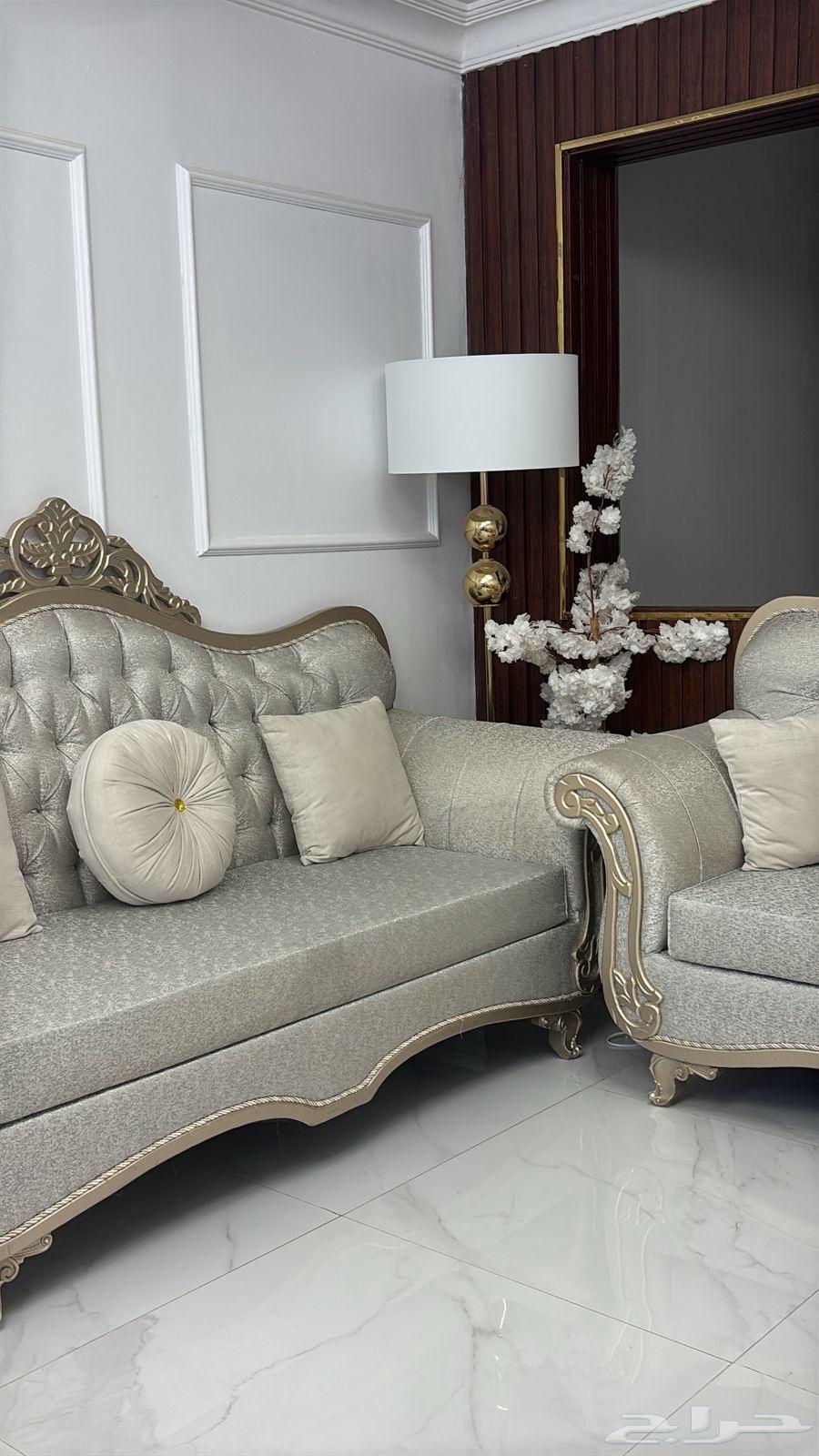 كنب يتسع ل 13 شخص البيع مستعجل والسوم واصل 100064399842491009112