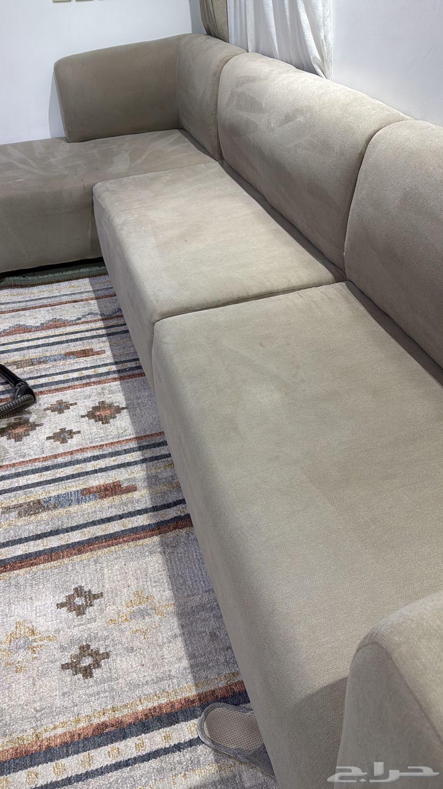 Sofas and tables64392621351297110