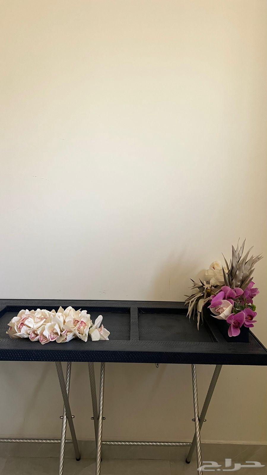 Blue leather table with network pattern64398395896449111