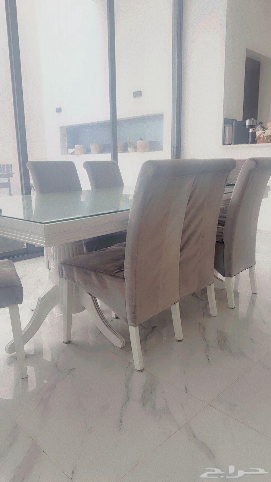 Dining table64400716791554110