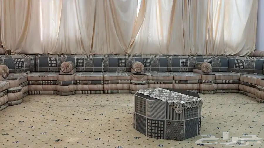 كنب وستاره وفرش بي الطراز القديم الجوده اصلي الاصلي64395282808321112