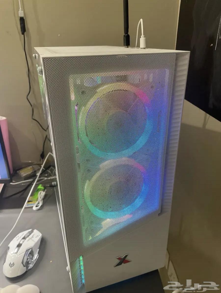 White assembled PC computer64399244551554113