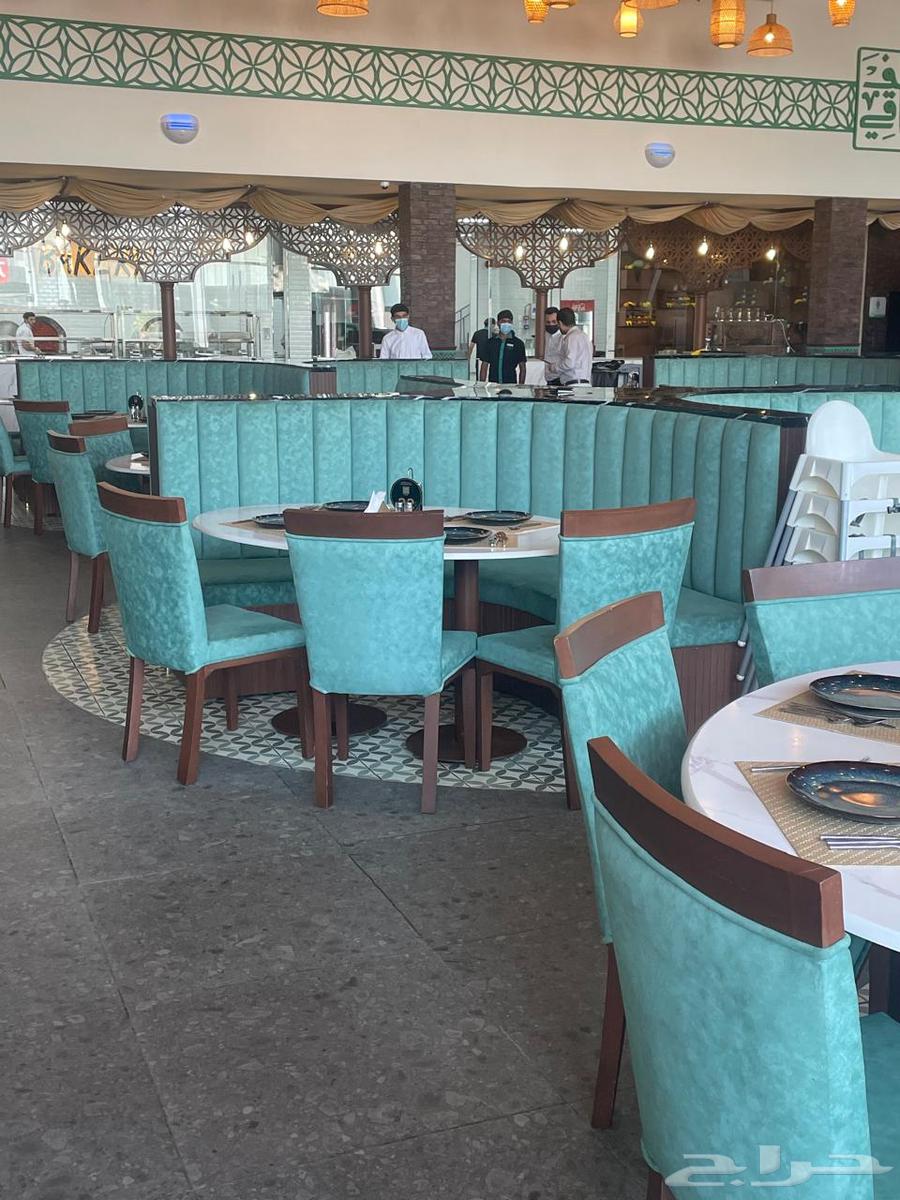 Luxury kissing restaurant63614091887361114
