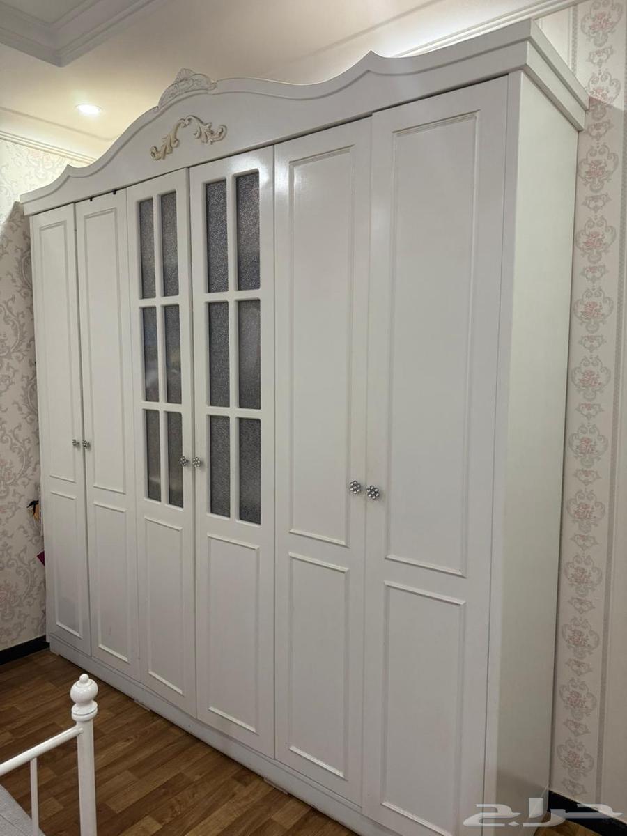 خزانة ملابس بيضاء للبيع64398506879233110