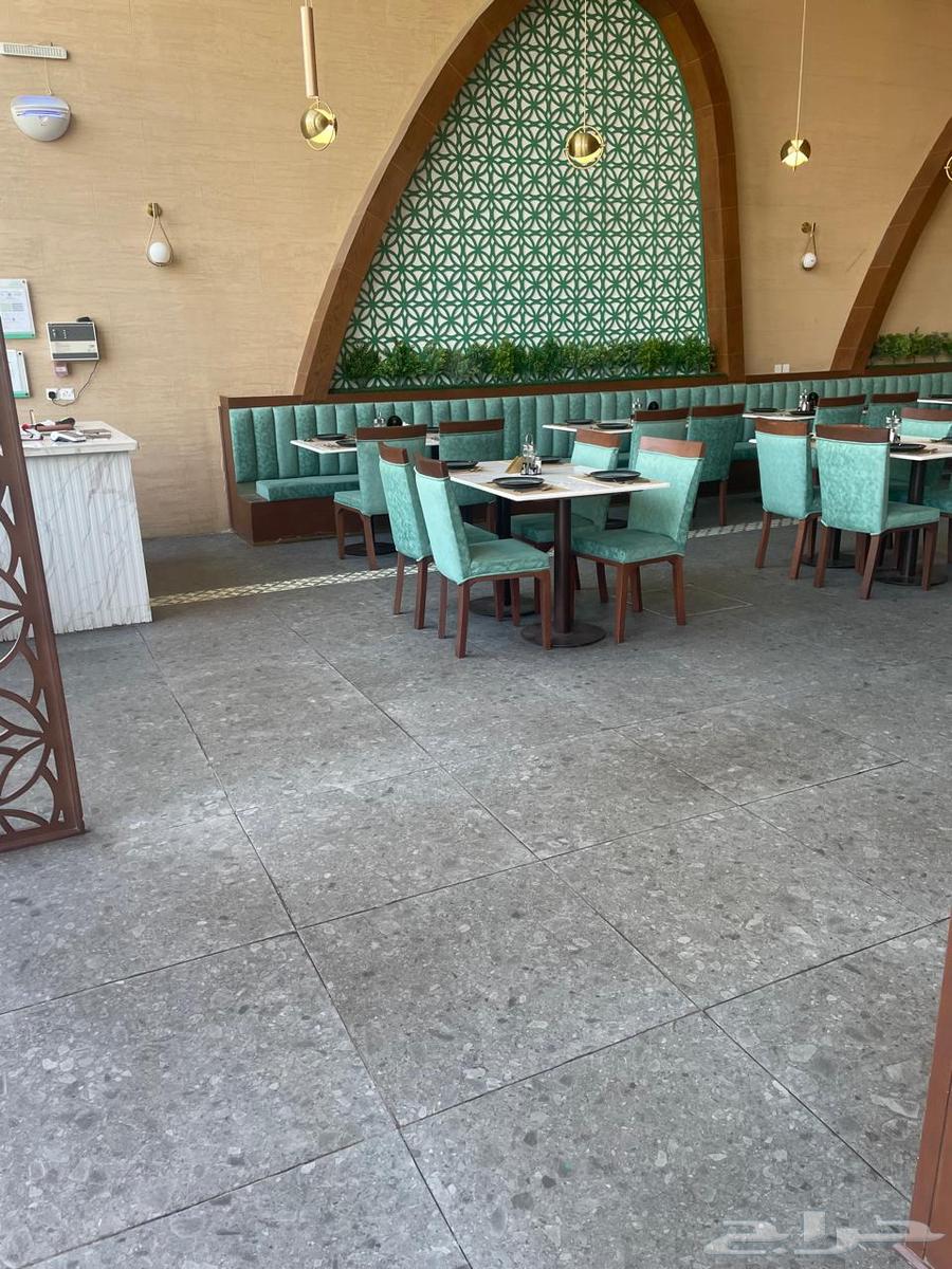 Luxury kissing restaurant63614091887361112
