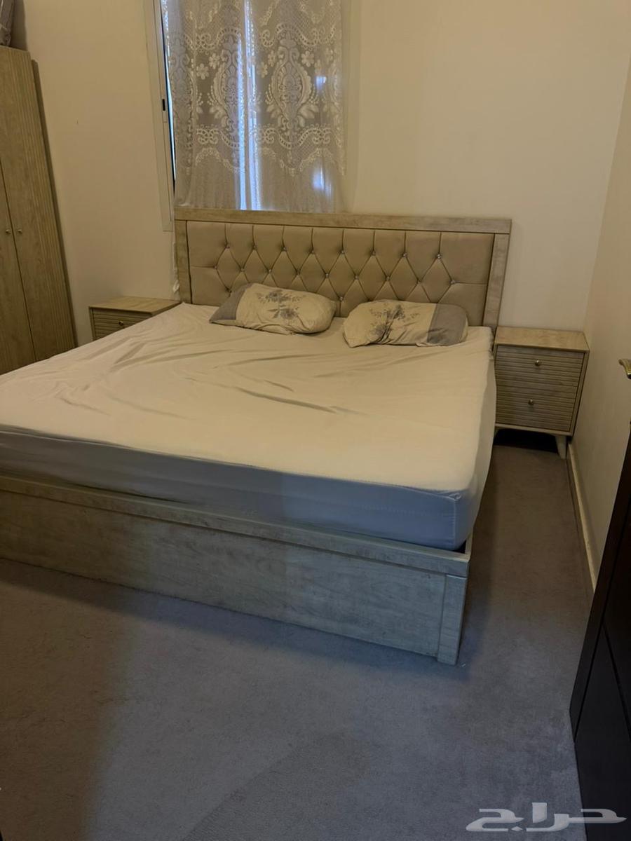 غرفة نوم شبه جديدة استخدام سنة سبب البيع حجمها أكبر64400203911299111
