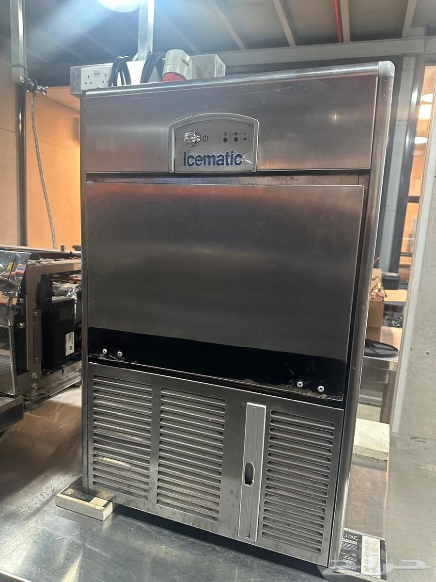 Blender  Ice maker  Oven64399828693763112