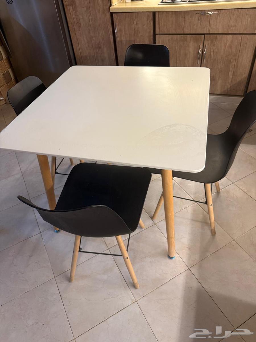 Dining table with 4 chairs64393832535554111