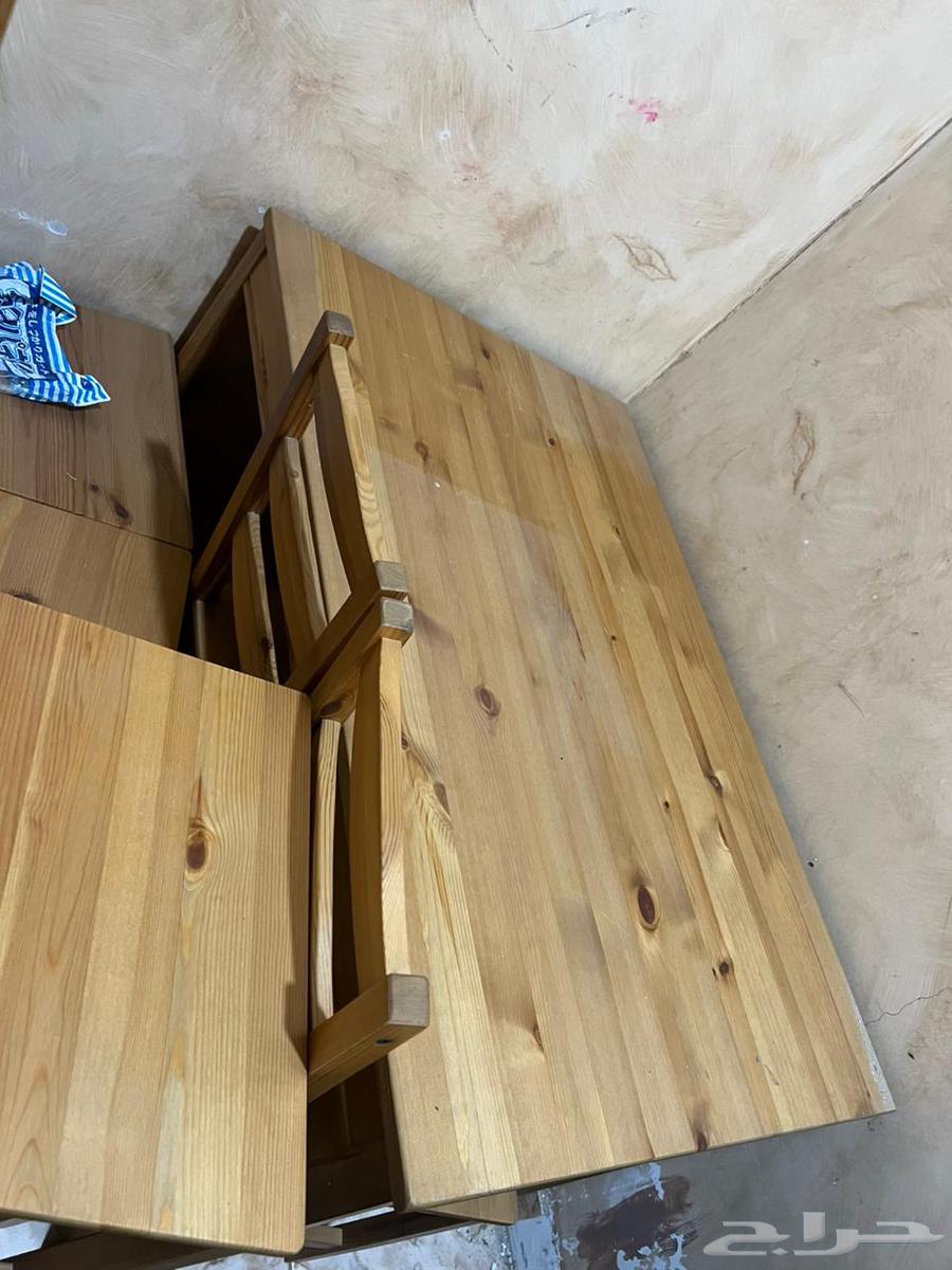 Tables for sale 3, each table comes with 4 chairs and is clean64399452445442111