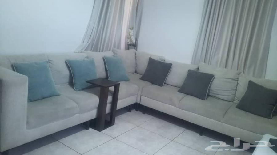 Sofa and table64397963345281111