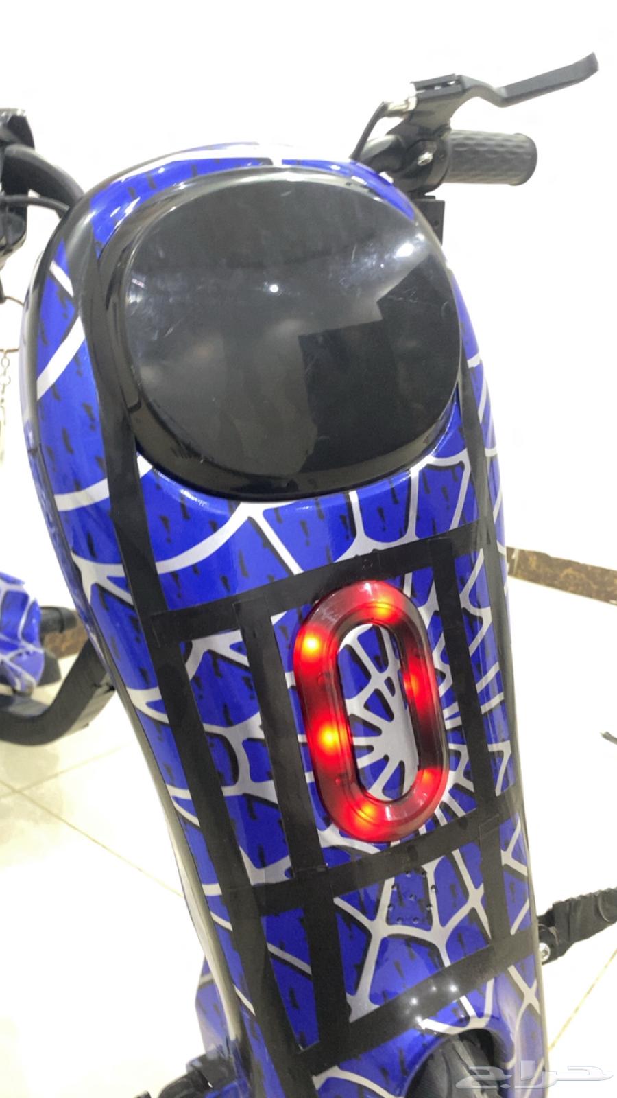 36-volt drift scooter on the screen broke and I strongly glued it64402394936706114