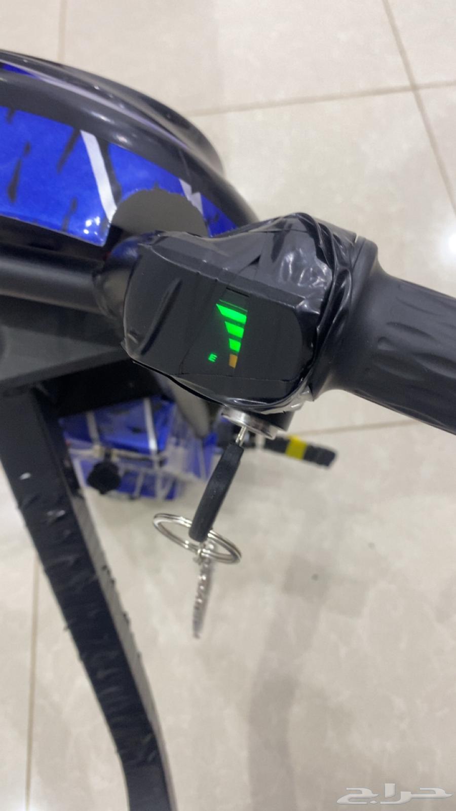 36-volt drift scooter on the screen broke and I strongly glued it64402394936706113