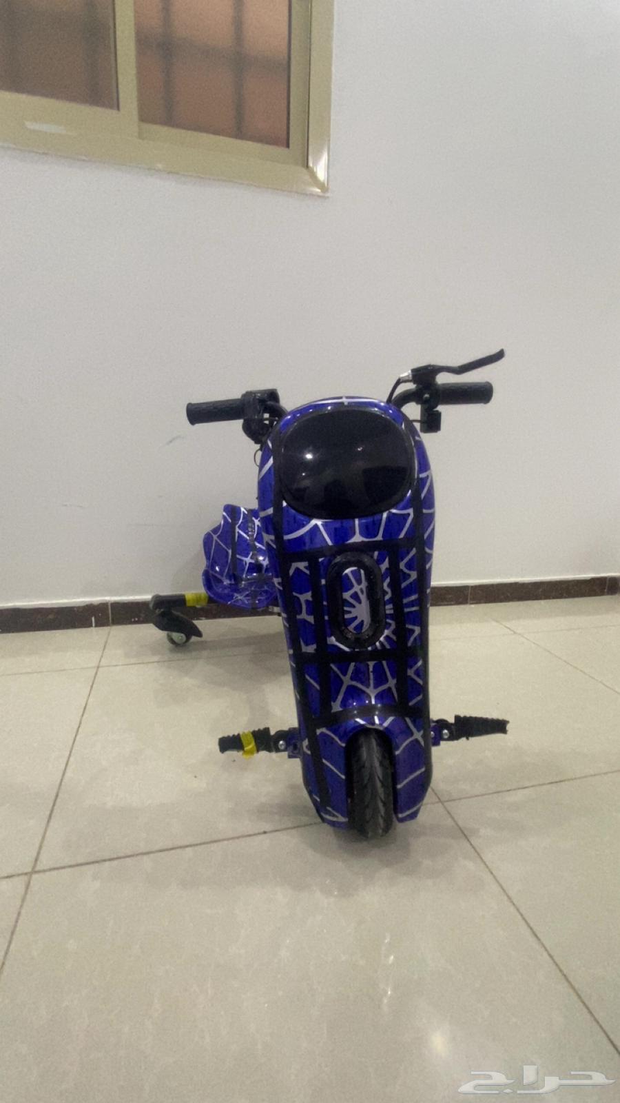 36-volt drift scooter on the screen broke and I strongly glued it64402394936706110