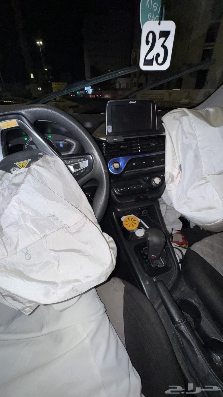 Car for sale in good condition, only has some dents on the left side63618250712066111