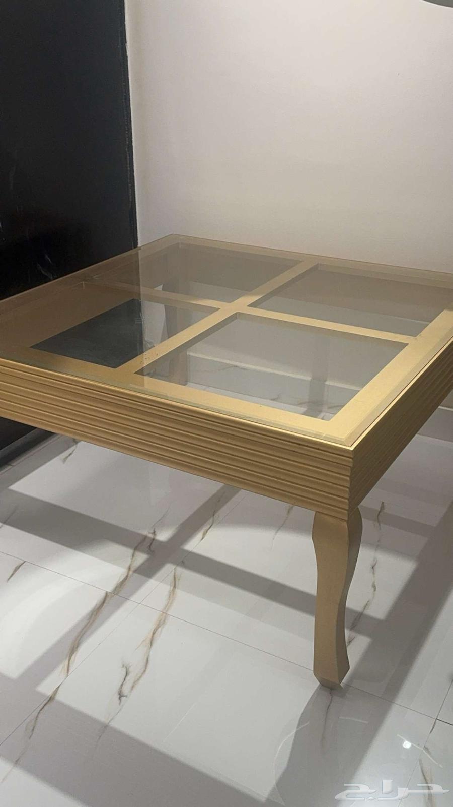 طاوله للبيع شبه جديده64401480899074110