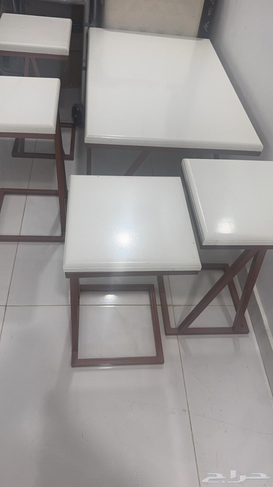 Table with four service tables, new Arabic children's table64402650221570110