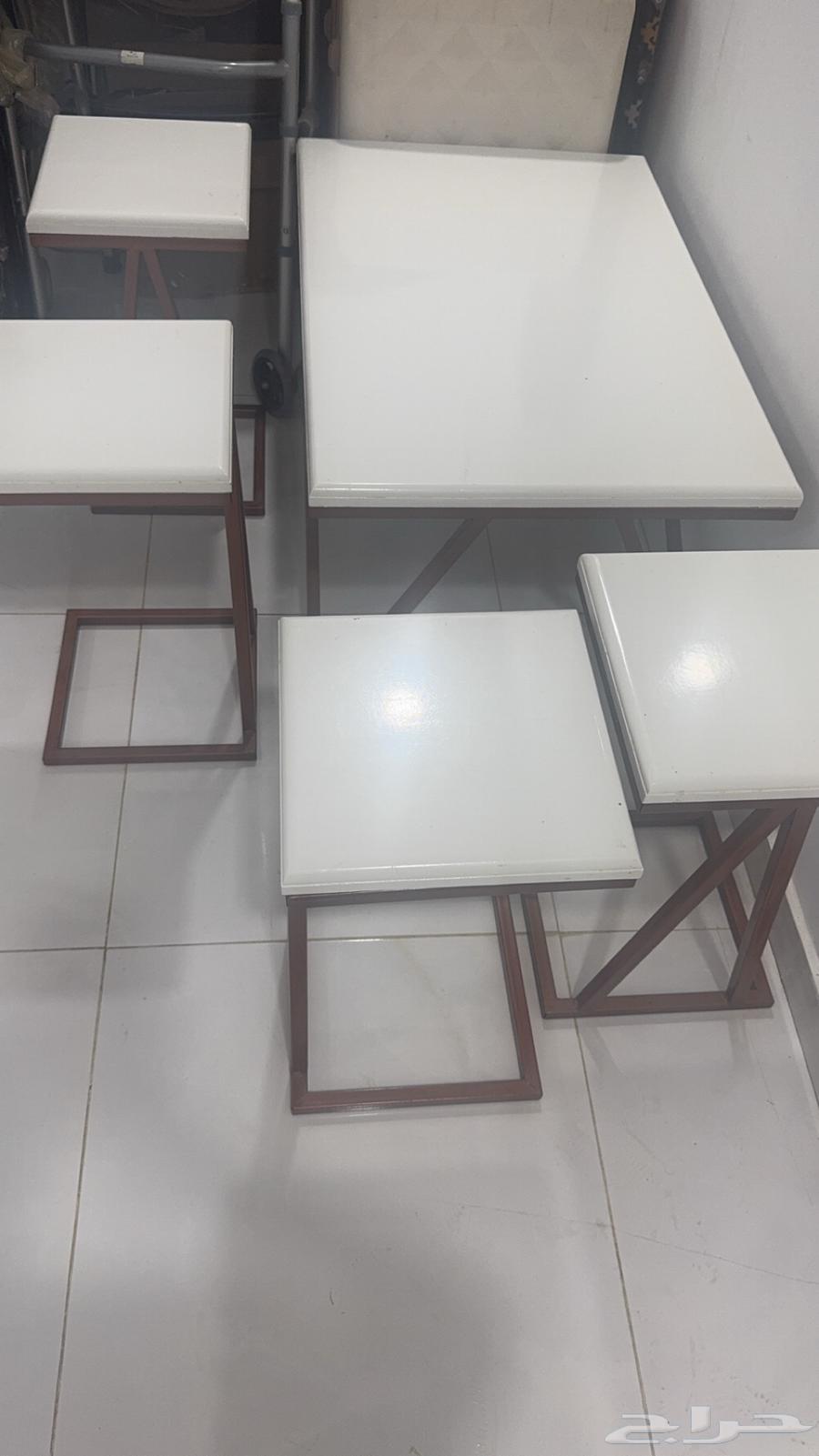Table with four service tables, new Arabic children's table64402650221570111