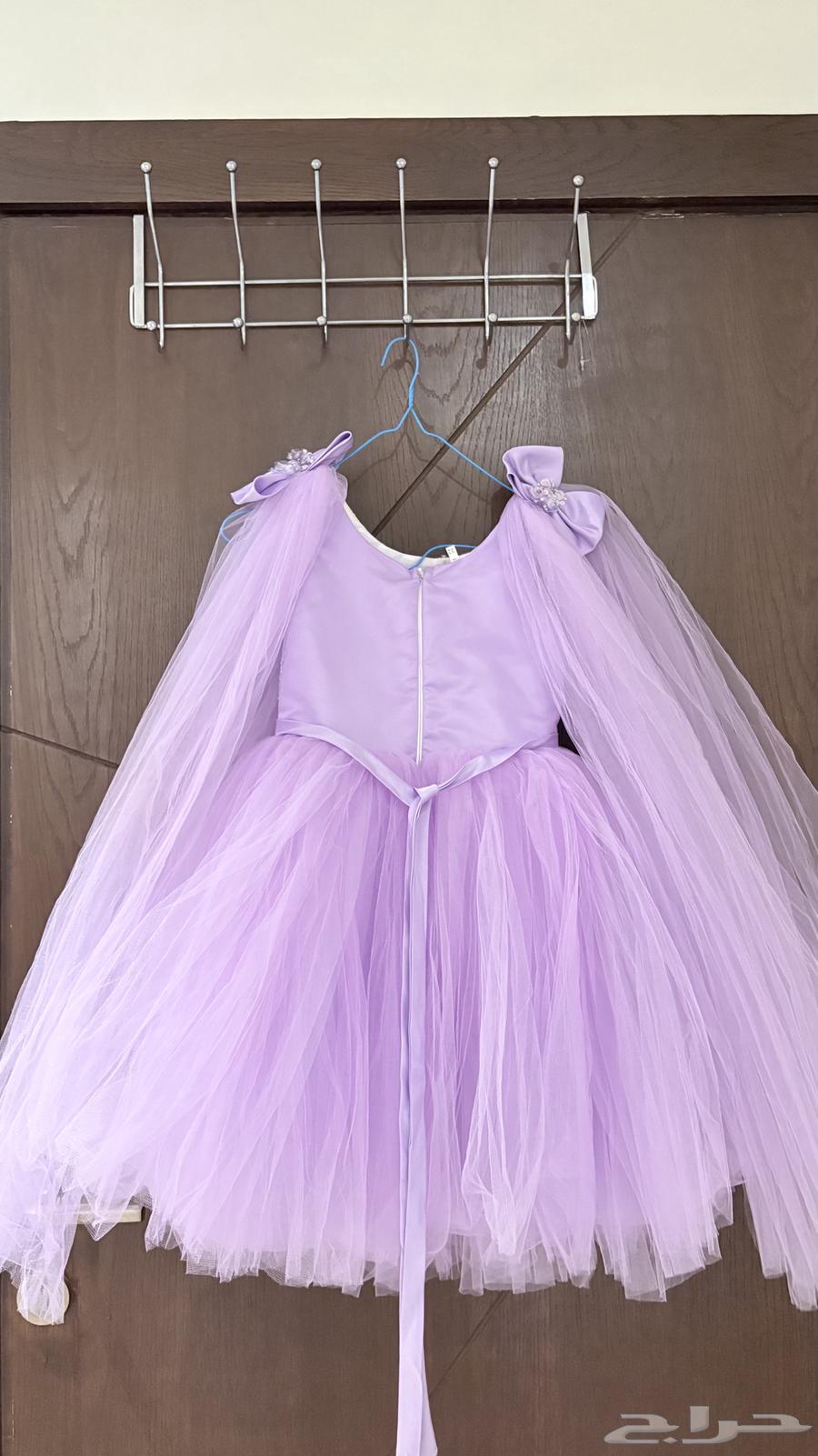 فساتين للبيع الكبير مقاس 6 xs والصغير يلبس من 6 الى 7 سنوات64402789939458111