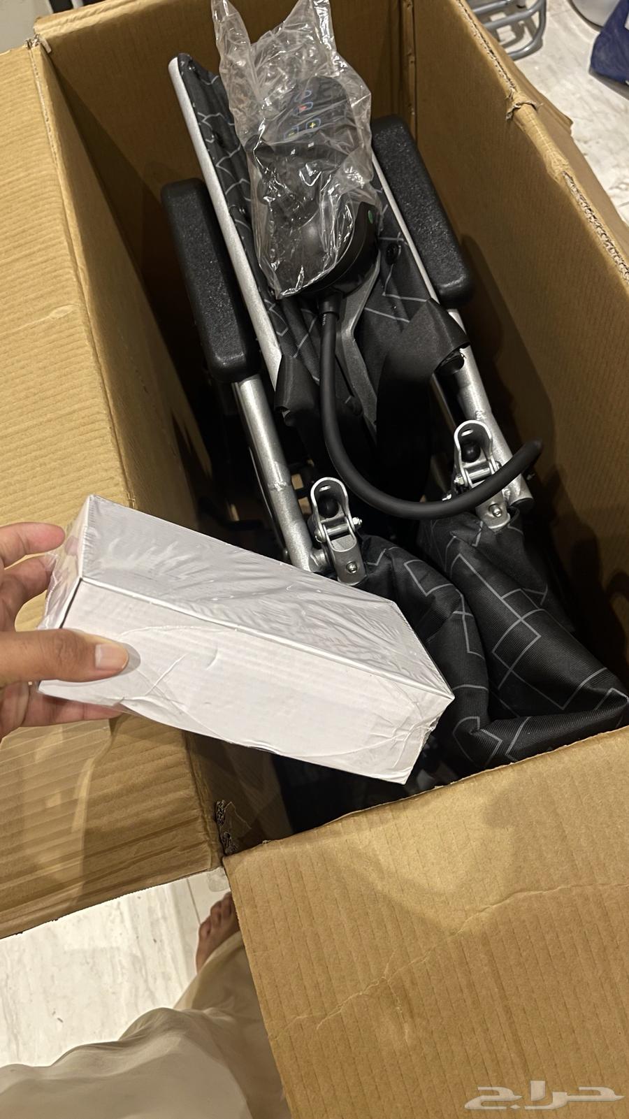 كرسي متحرك كهرباء بكرتونها جديد مقاس 2264404556399747110