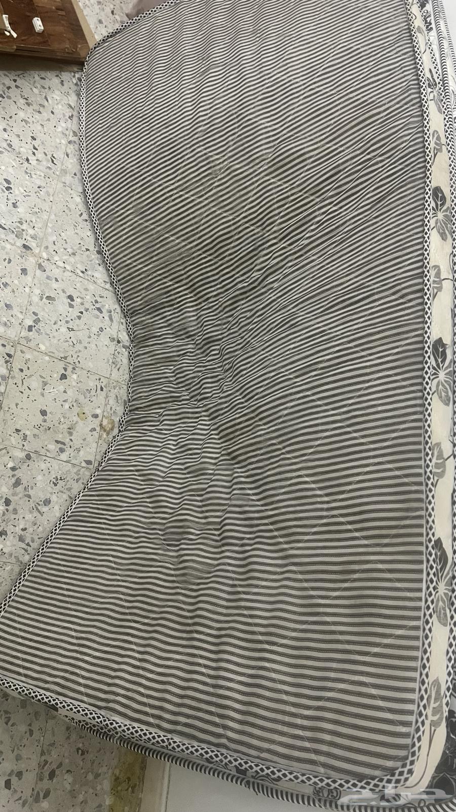 مرتبة سرير نفر استخدام نظيف64404834012161111