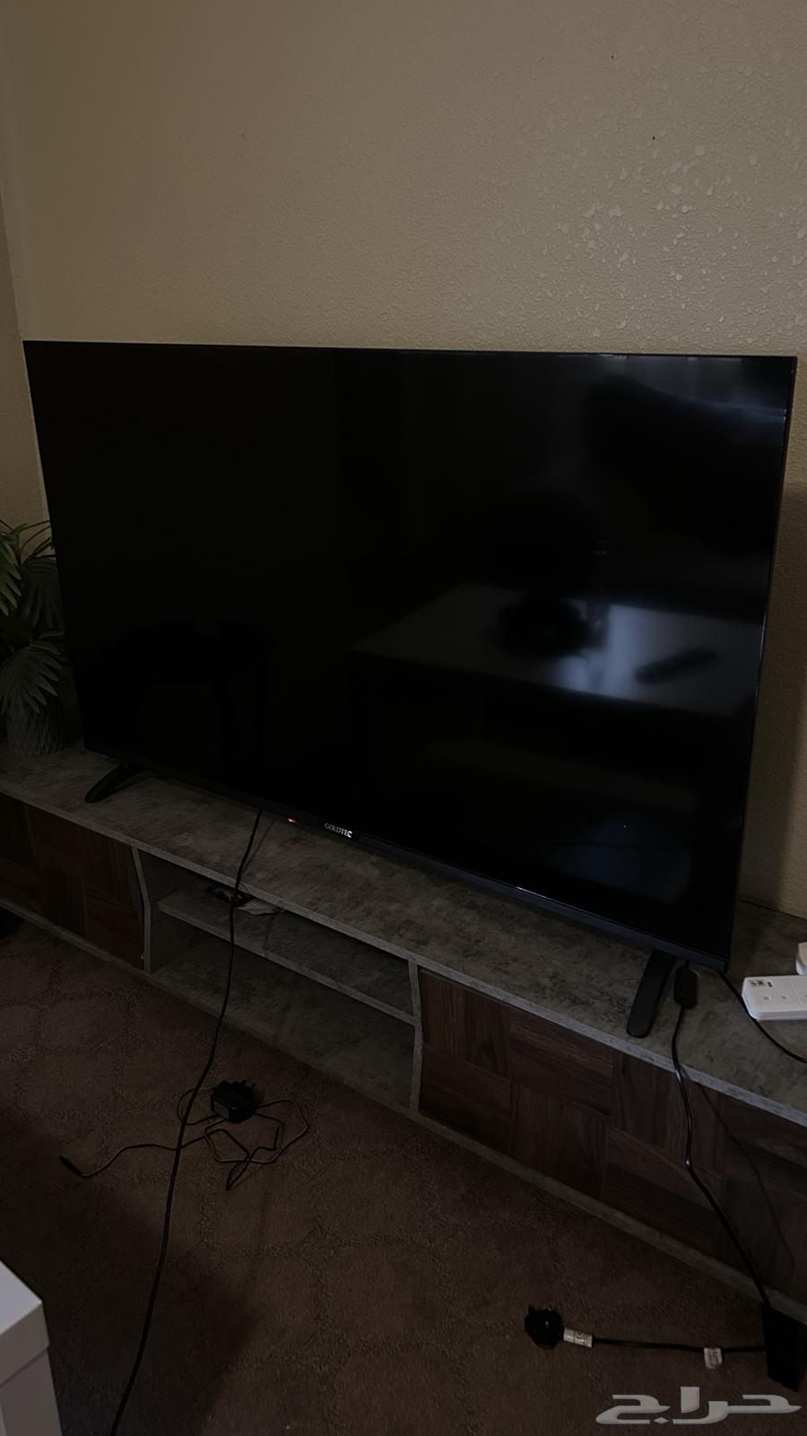 شاشه تلفيزيون و طاوله تلفزيون64401828517121111