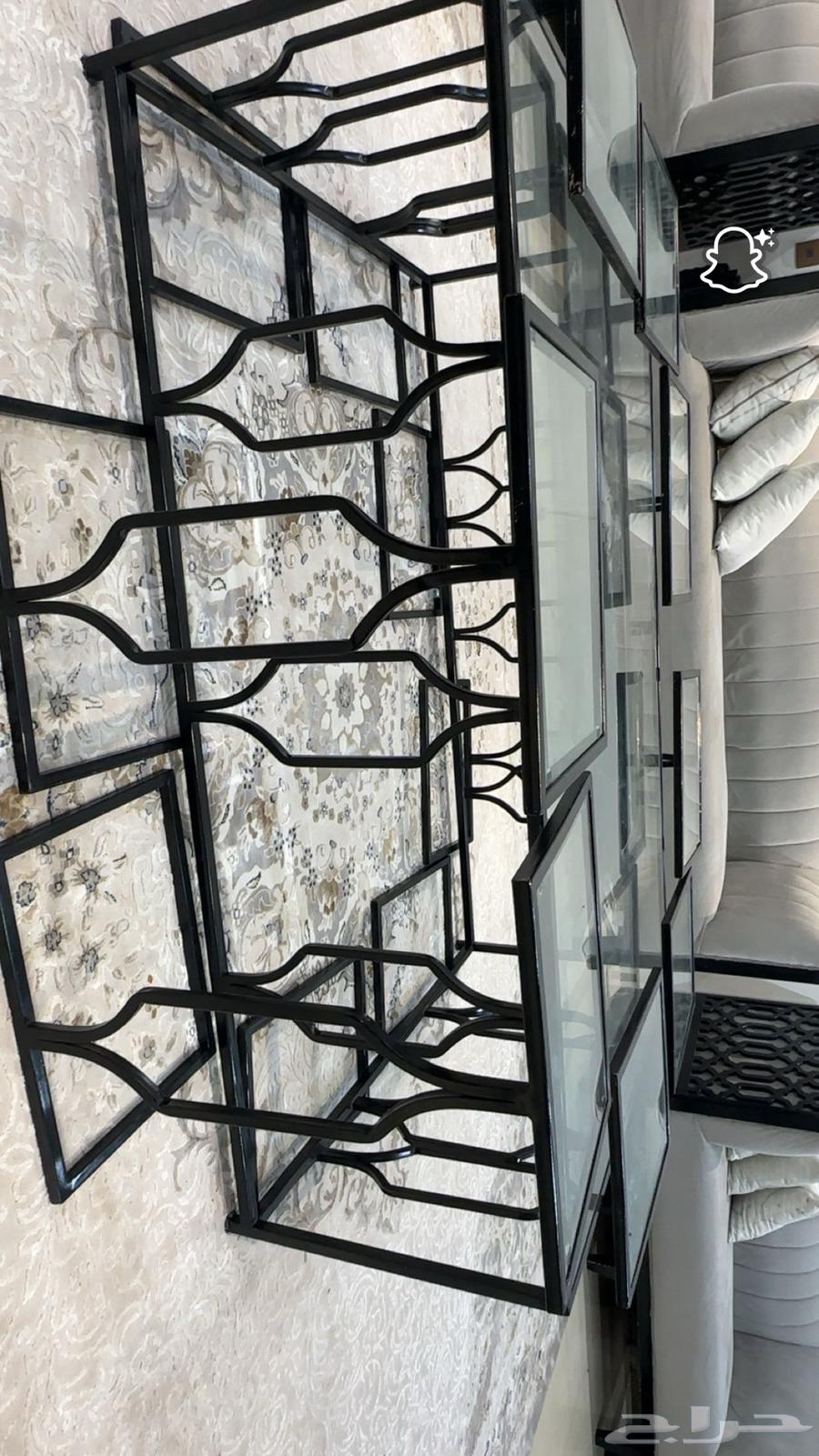 كنب وطاوله كبيره مع 8 طاولات خدمه64404292216195112