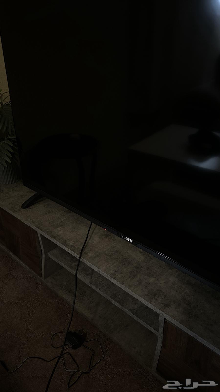 شاشه تلفيزيون و طاوله تلفزيون64401828517121110