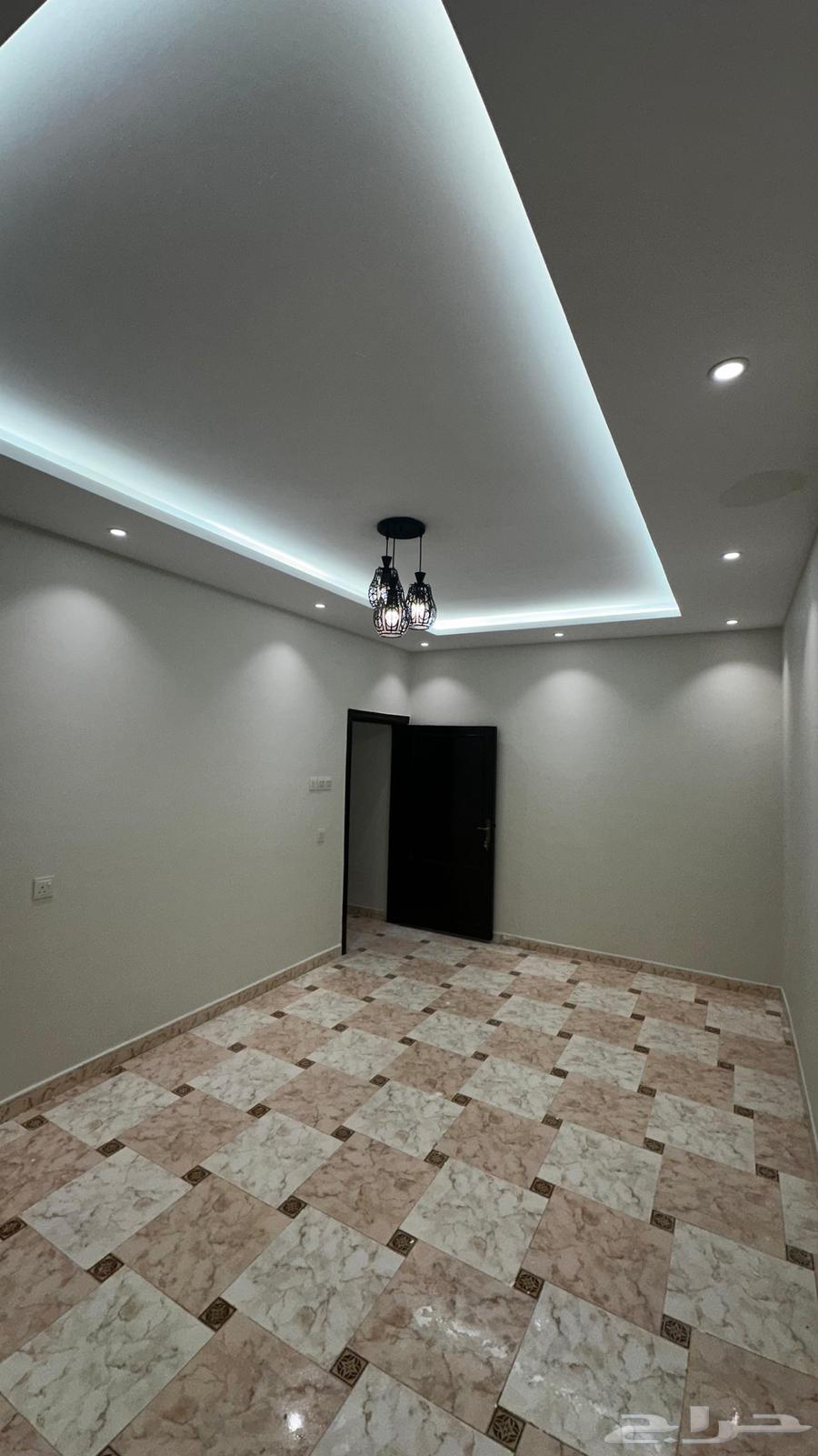 شقه كبيره للايجار بحي طويق مجدده64141431521921111